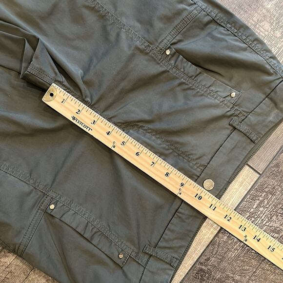 Chico's Luxe Utility Green Convertible Ankle Pants Chico's Size 0.5/US Size 4/6 - Picture 7 of 10
